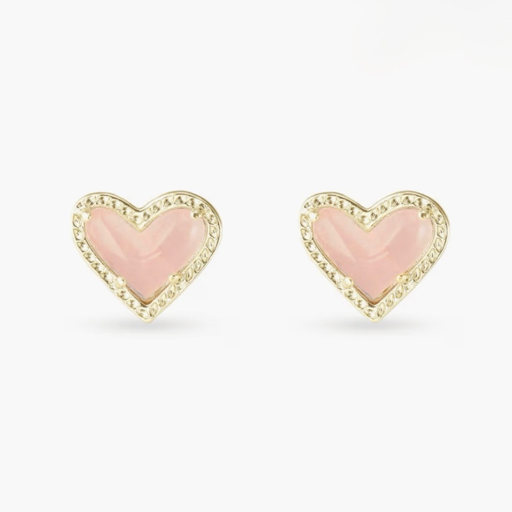 Kendra Scott Ari Heart Gold Stud Earrings in Rose Quartz